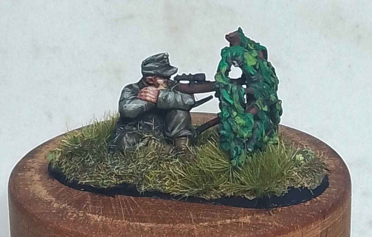 Alexander4552's tweet photo. Painted this mini in the batch of germans, got this one from buying the "armies of germany" book.
I dont really think i did a good job with it.
#boltaction #miniaturepainting #warlordgames #warlord #paintingminiatures https://t.co/sYh42P0Zba