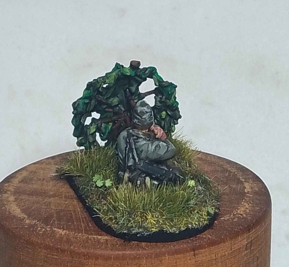 Alexander4552's tweet photo. Painted this mini in the batch of germans, got this one from buying the "armies of germany" book.
I dont really think i did a good job with it.
#boltaction #miniaturepainting #warlordgames #warlord #paintingminiatures https://t.co/sYh42P0Zba