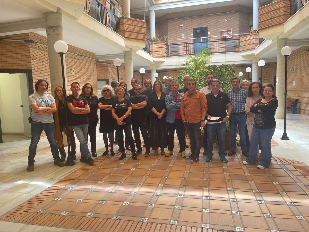 AgrupacionCS's tweet photo. Éxito en la segunda jornada de paros en @canalsur 
La emisión se corta en las 8 desconexiones provinciales y se extiende al programa de Juan y Medio.
Gracias a la plantilla por su firmeza
Seguimos esperando a que la dirección de @canalsur quiera negociar
#ServicioPúblico #huelga https://t.co/W69HGHH7tv