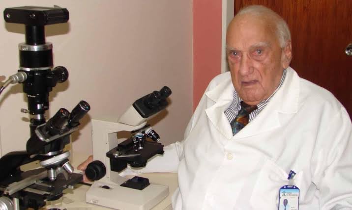 pinfantea's tweet photo. Tal día como hoy en el año 2014 fallece a sus 100 años , un verdadero héroe de la salud pública , el destacado médico y científico venezolano, Dr. Jacinto Convit. 

Reconocido mundialmente por desarrollar la vacuna contra la lepra y sus investigaciones en leishmaniasis. https://t.co/fZMJzZyXTb
