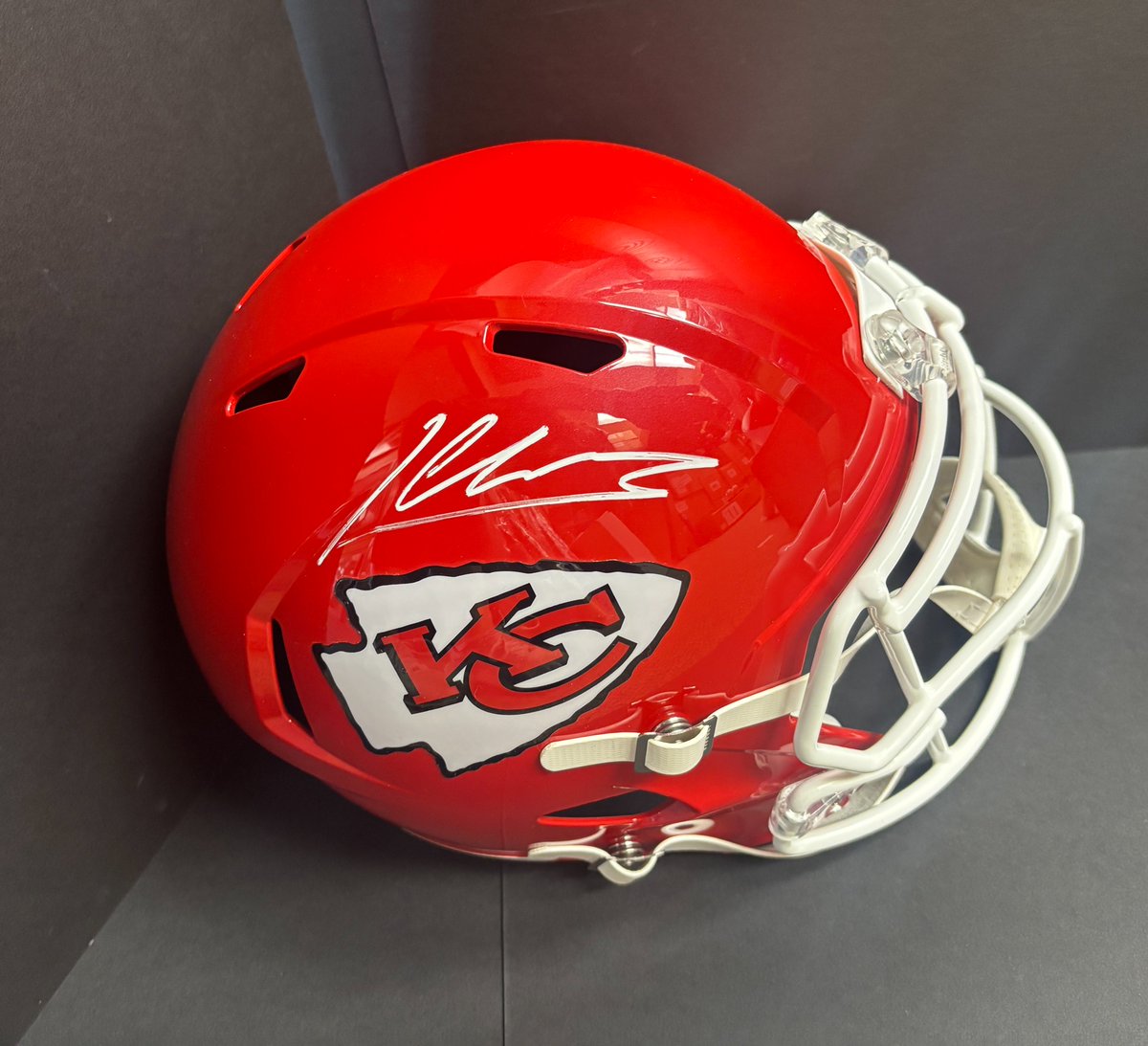 ShopMOSports's tweet photo. Thank you to everyone for coming out to ADA for the Kenneth Walker signing on Saturday. We had a great crowd. We still have a few items for sale if you were unable to attend and would like to purchase something.

Buy items here
https://t.co/kIc1UMZOpK https://t.co/bbVlklVrPm