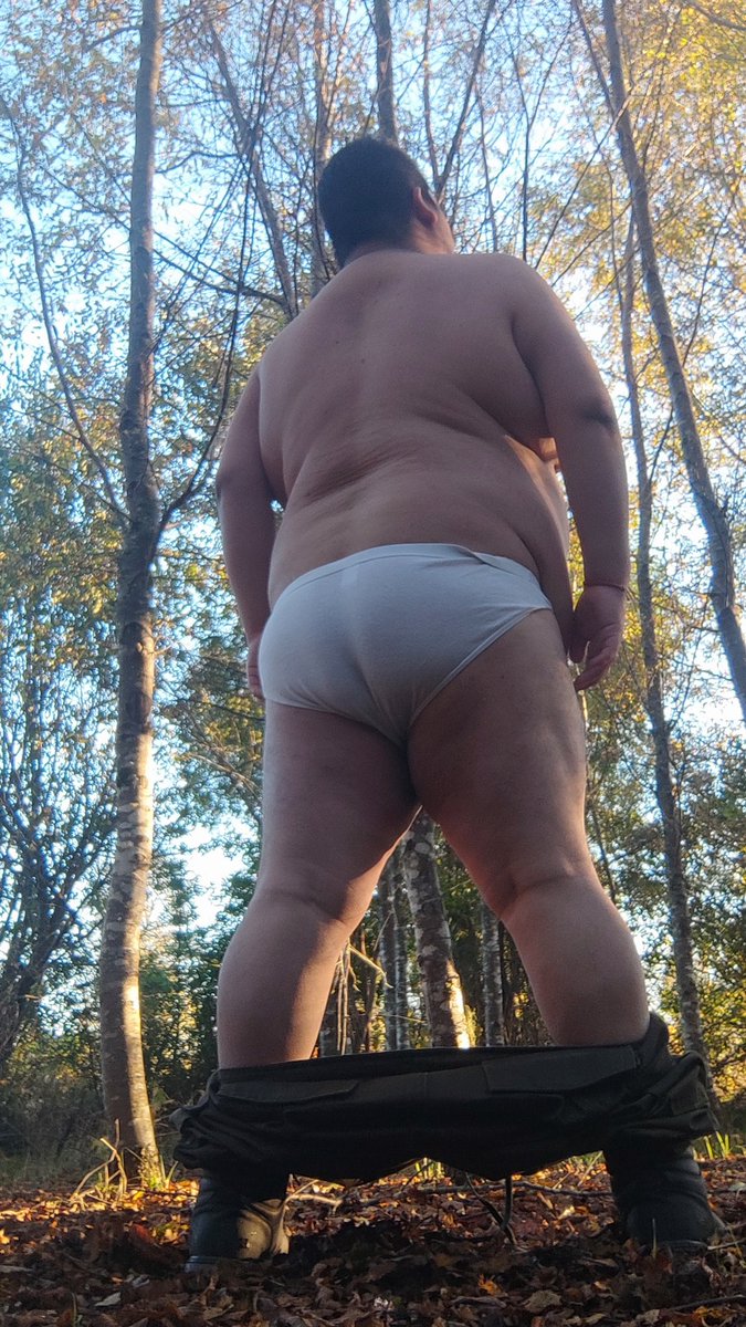 SurChubby's tweet photo. con o sin ropa? https://t.co/YuXBEPWJlw