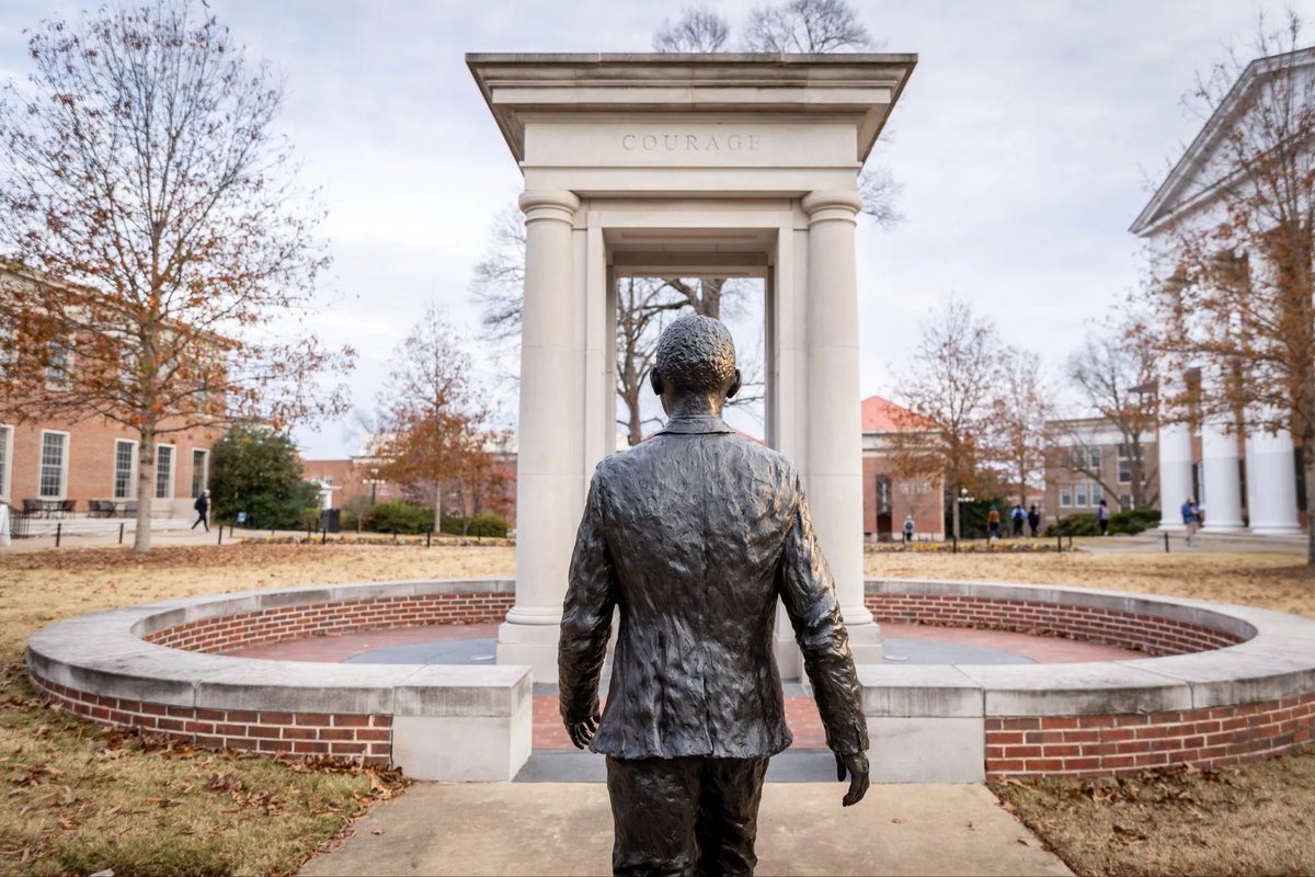 reb_kc's tweet photo. This is in the dead-center of campus btw https://t.co/dHIjic1akQ