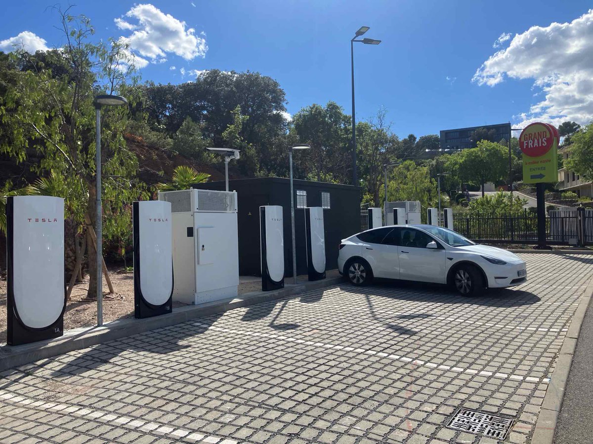 Tesla Charging tweet media