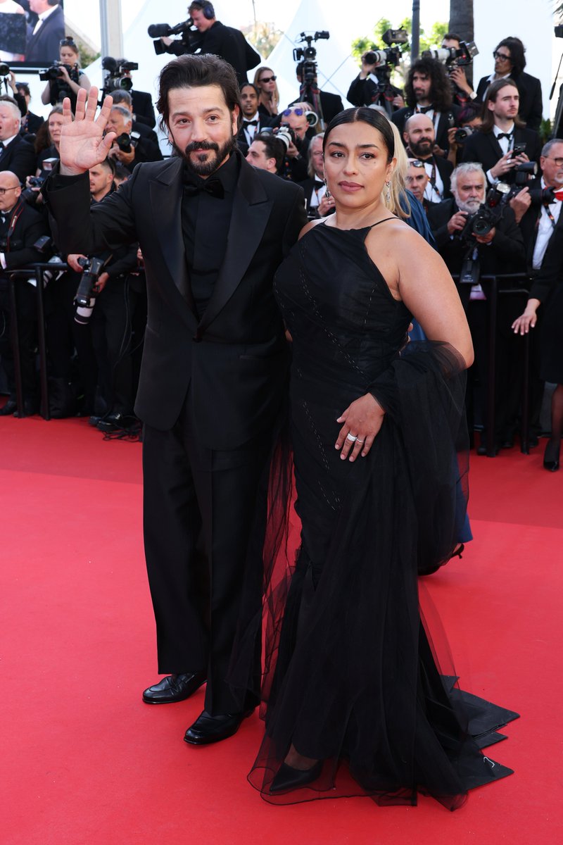 Diego Luna and Adriana Paz arrive to the #Cannes opening ceremony.