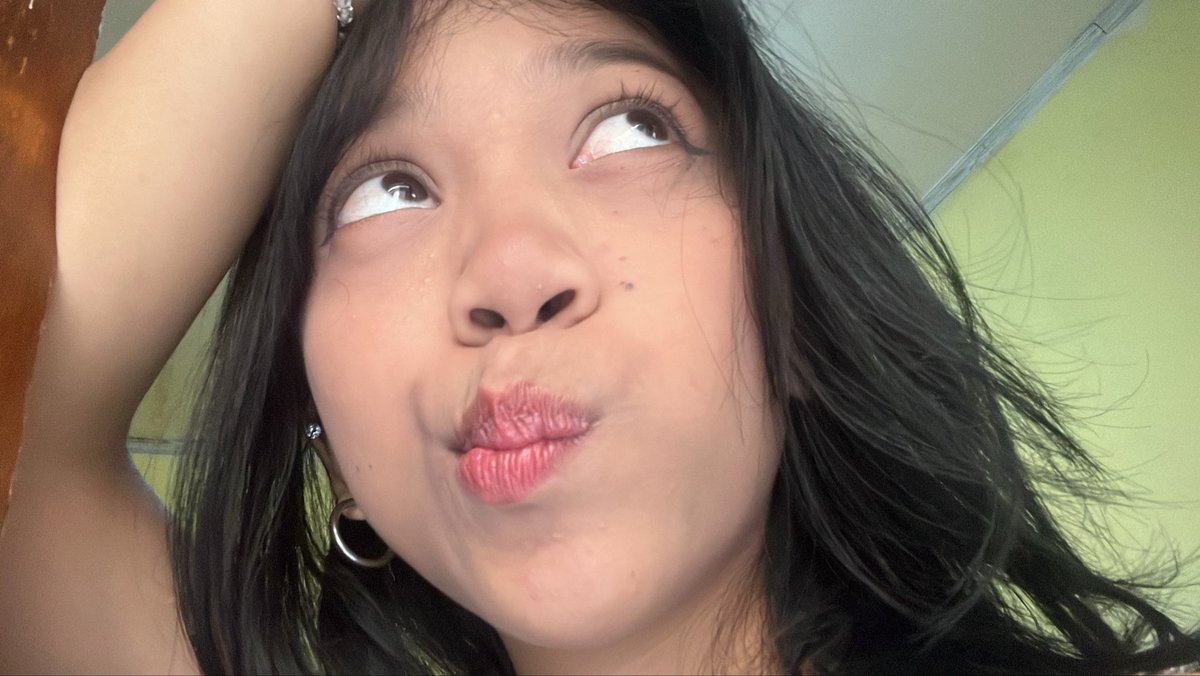 lialogyy's tweet photo. buka kamera : 😍😜 https://t.co/n6MOfzdE7n