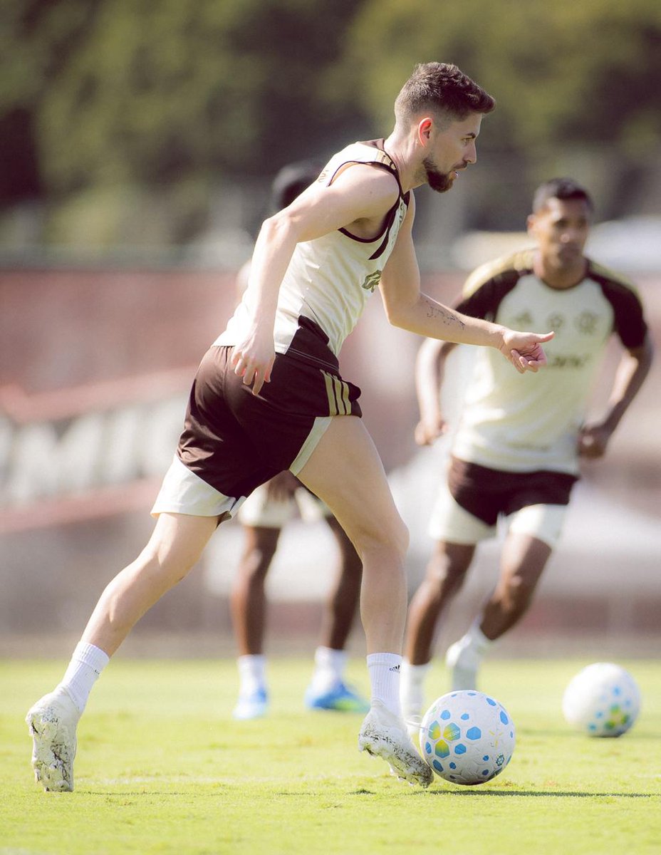 Foco total e trabalho intenso no Ninho. O Mengão inicia a preparação em busca da classificação na Copa do Brasil!

#treino
