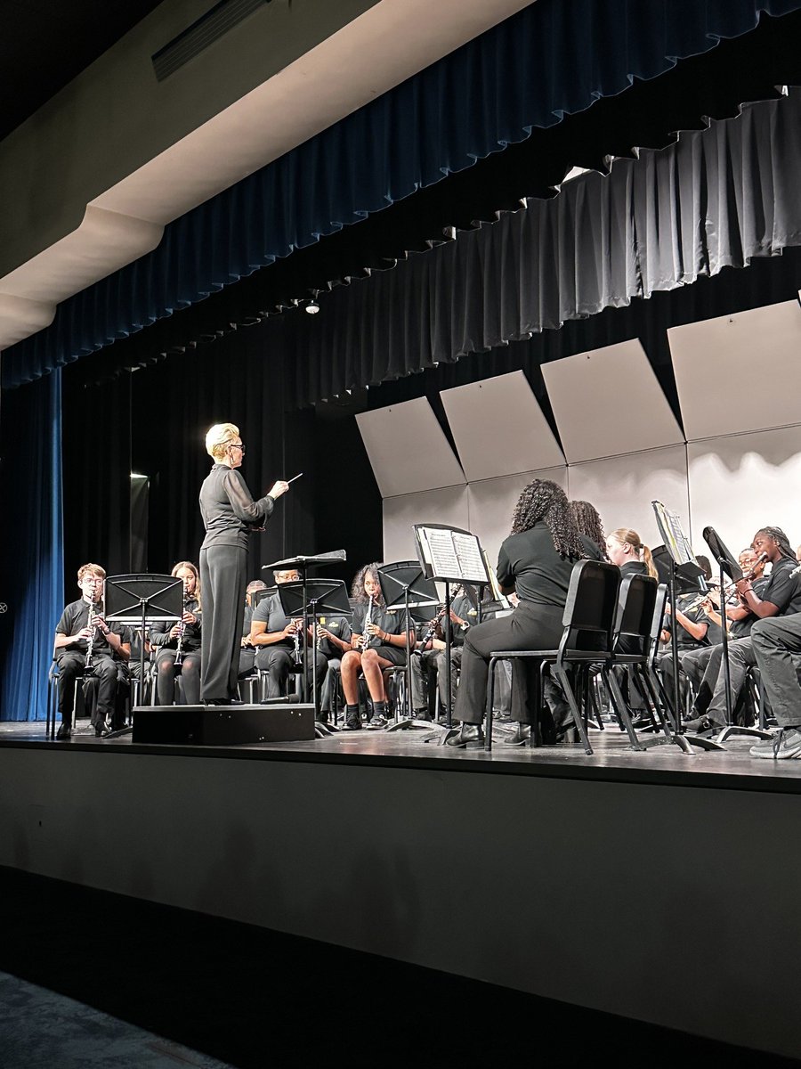 Head Magnet Middle School tweet media