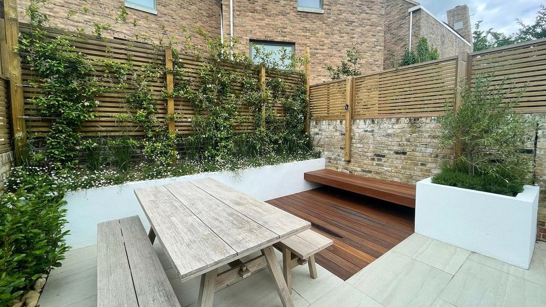 Jacksonsfencing's tweet photo. Designed to filter light, not block it.

Mounted on the wall, our Venetian panels provide privacy while still letting light and air filter through,  ideal for calm afternoons spent outside.

Our Venetian fence panels: https://t.co/3FAmsS4cAL

Thank you to HP Landscapes. https://t.co/ffzx0orHpC