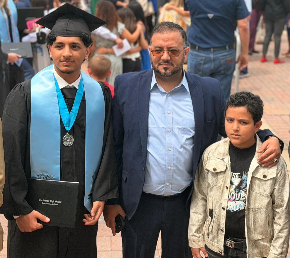 ABULOUJAIN1997's tweet photo. ألف مبروك لأبن العم أحمد عبدالوهاب فاضلAhmed Fadhel
 التخرّج من الثانوية. وعقبال الدراسات العليا والمراتب المشرّفة. نسأل الله له التوفيق والنجاح في حياته القادمة، ومنها للأعلى دائمًا.
#آل_فاضل https://t.co/4pgZNnwJAO