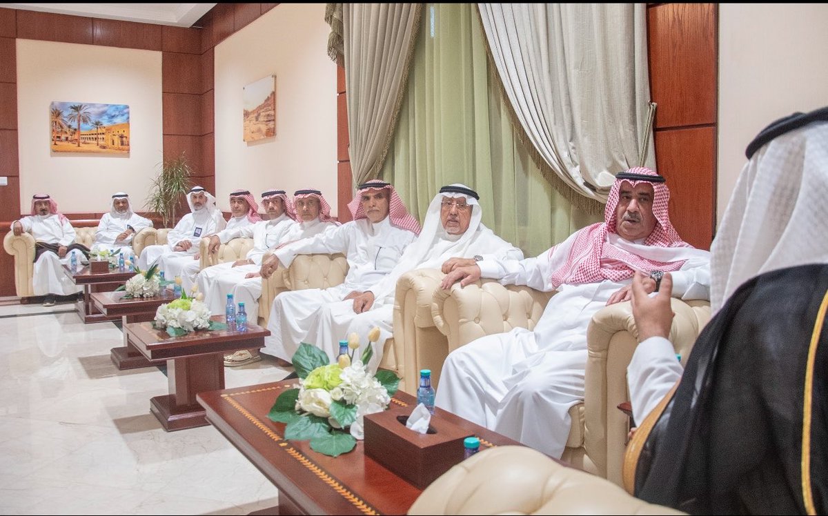 unaizah0's tweet photo. شهد محافظ عنيزة الاستاذ سعد بن عبدالله السليم ، وبحضور رئيس بلدية عنيزة المهندس فارس القحطاني، ورئيس لجنة أهالي عنيزة بالإنابة طارق بن علي التميمي، توقيع اتفاقيتين نظمتهما لجنة أهالي عنيزة، وذلك ضمن جهودها في تعزيز الشراكات المجتمعية والتنموية بالمحافظة https://t.co/ATiVLLfI1w
