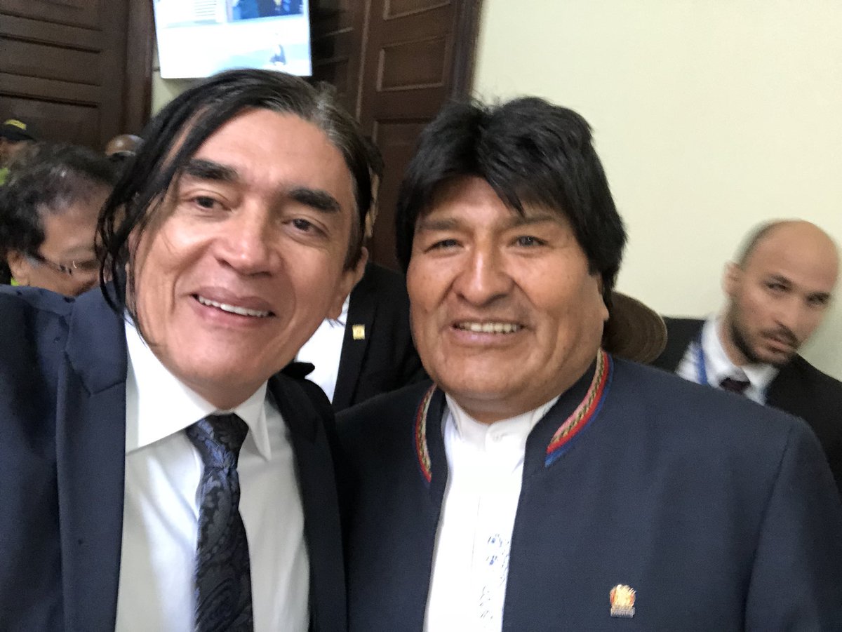 Evo Morales está siendo juzgado en Bolivia por presuntamente estar casado y tener una hija con una menor de edad.
La izquierda tiene un afán grandísimo de rodearse y defender a los criminales del mundo.