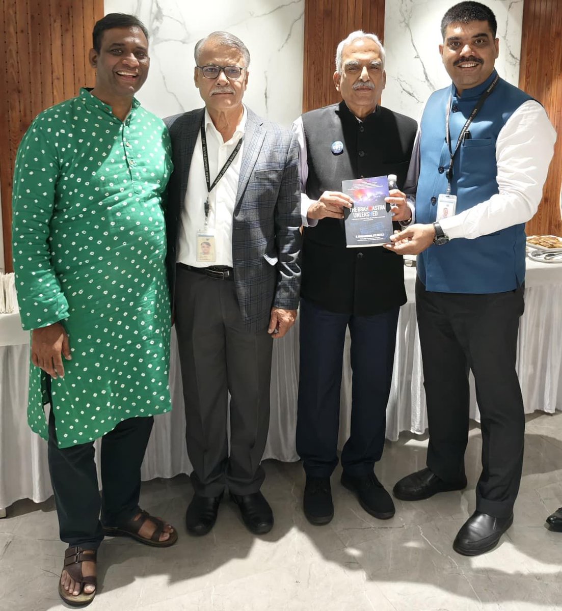 SamirKumarJha4's tweet photo. "𝐀 𝐋𝐢𝐠𝐡𝐭 𝐄𝐱𝐭𝐢𝐧𝐠𝐮𝐢𝐬𝐡𝐞𝐝 𝐓𝐨𝐨 𝐒𝐨𝐨𝐧: 𝐃𝐫. 𝐑𝐚𝐝𝐡𝐚𝐤𝐫𝐢𝐬𝐡𝐧𝐚𝐧 𝐏𝐢𝐥𝐥𝐚𝐢, 𝐂𝐡𝐚𝐧𝐚𝐤𝐲𝐚'𝐬 𝐌𝐨𝐝𝐞𝐫𝐧 𝐕𝐨𝐢𝐜𝐞, 𝐏𝐚𝐬𝐬𝐞𝐬 𝐚𝐭 𝟓𝟎"

Still processing the sudden loss of Dr. Radhakrishnan Pillai. A brilliant mind. A compassionate soul. A keeper of Chanakya's eternal truths.
Latest Met him at Shri D. Sivanandhan's book launch was a privilege. I didn't fully appreciate until now. Some encounters plant seeds that bloom long after.
50 is not an age to leave us. Yet he has, leaving behind a treasury of wisdom that will light our way forward.
Rest in peace, Guruji. Your legacy is immortal.
Om Shanti 🙏

@rchanakyapillai 
@CrastoWalter
