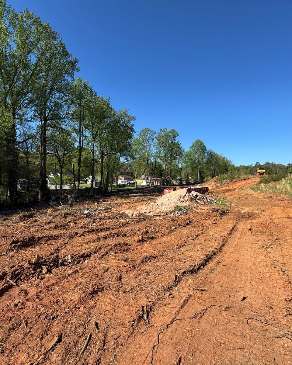 capstonebuild's tweet photo. Liva is a multifamily development by Clear Mountain Properties now officially underway in Travelers Rest, South Carolina. 🚧

The project will include 32 three-bedroom townhomes along with five garden-style apartment buildings totaling 120 units. https://t.co/olubxIHdXY