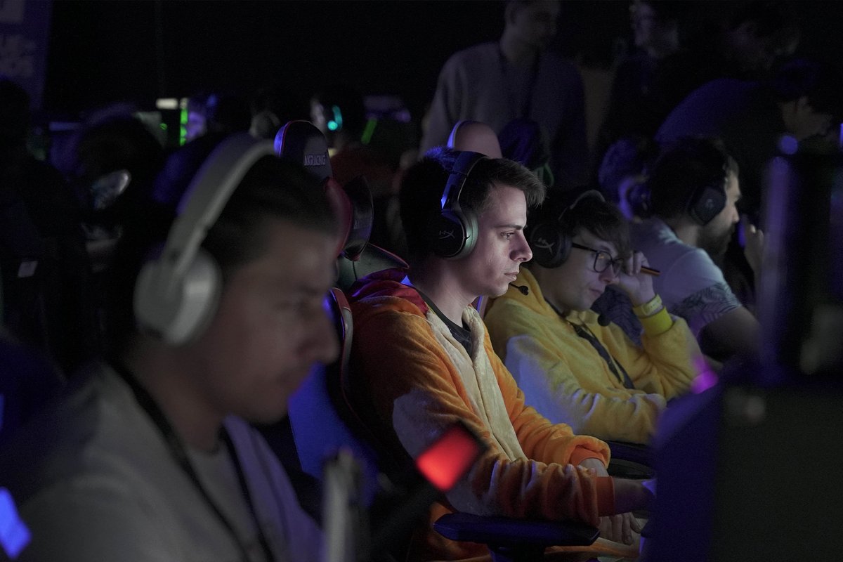 Gamesportselect's tweet photo. Quantes ganes teniu de LAN Party Lleida Vol.5? 🎮🔥

Nosaltres ja estem comptant els dies… i per anar escalfant motors, aquestes setmanes us anirem compartint imatges d’edicions anteriors. Moments, tornejos, setups, retrobaments i molt gaming! ⚡

En 30 dies ens retrobem al Nastasi Hotel per viure una nova edició de la LAN Party de Lleida.

Prepareu el setup… que això ja s’acosta! 👾