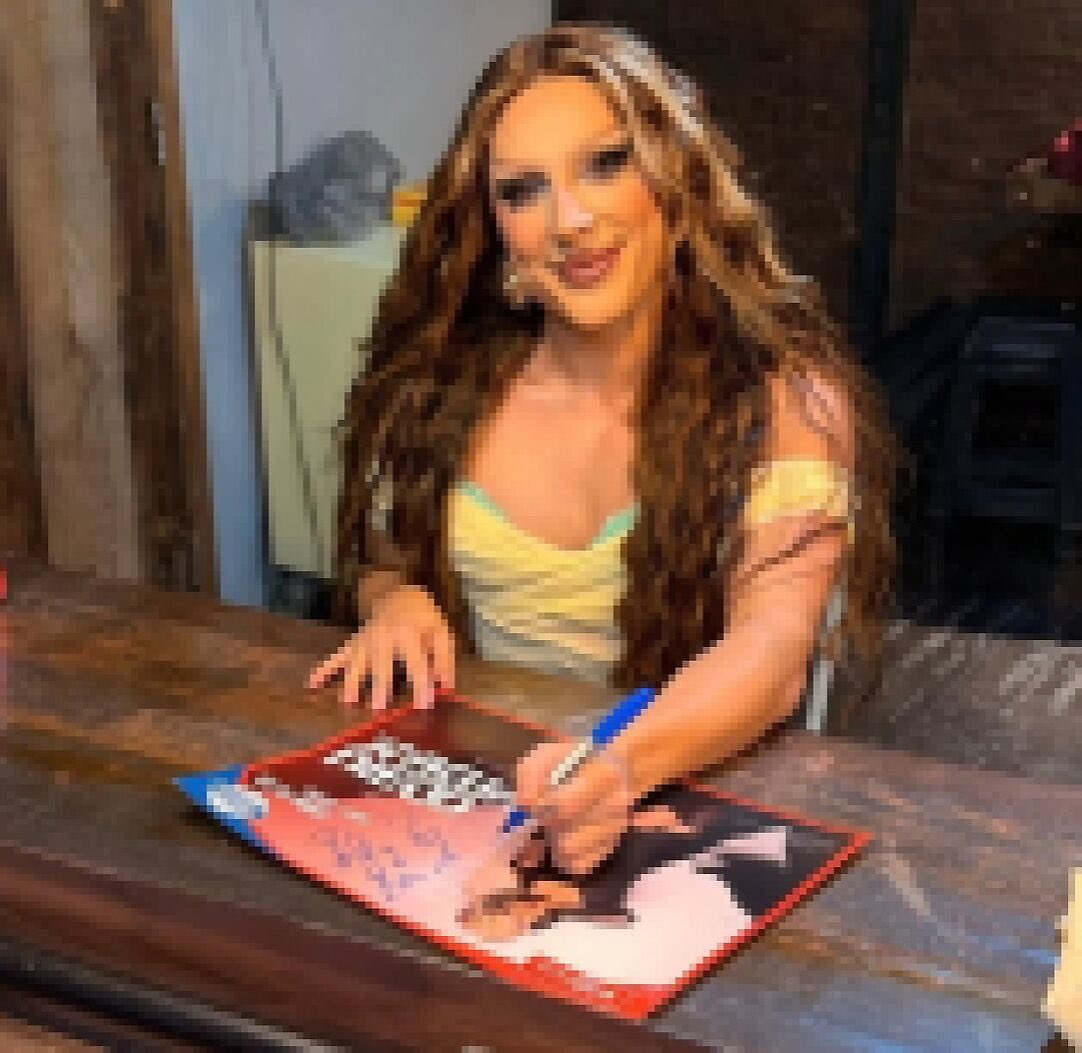marcela tweet media