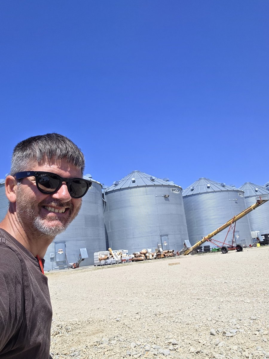 CleanDEE420's tweet photo. Another beautiful day in the office 😆.... #tuesdayvibe this place will be a huge facility soon. 😆 stay tuned to see progress. Gonna be huuuuuge https://t.co/QT2H12PiG0
