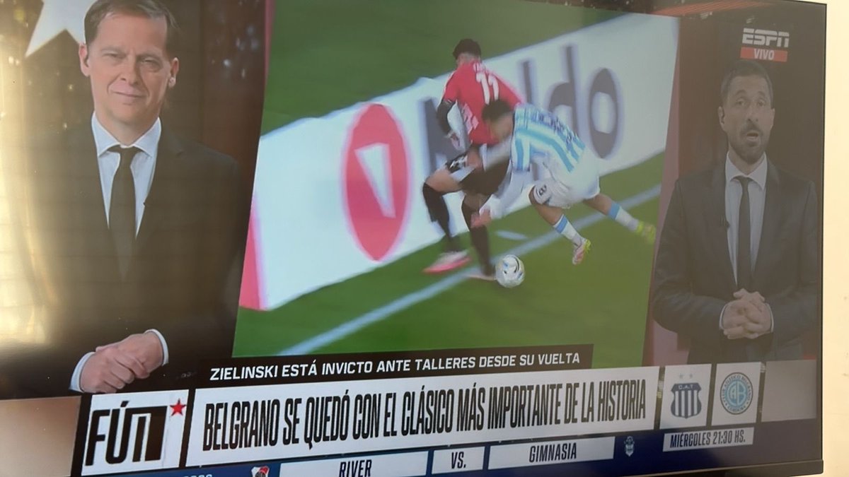 Gallere hacete las tetas q el culo te lo hizo la B tweet media