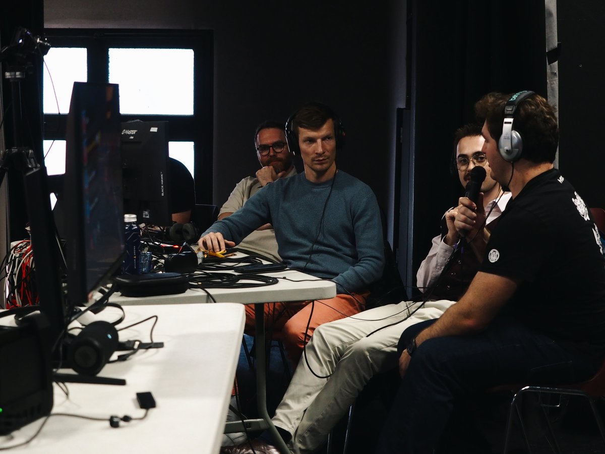 Asso_TCT's tweet photo. Pour la seconde fois lors d'un évent des gamers, @teoad_show est venu commenter les jeux sur scène en live avec @infornia_ ! Vous pourrez retrouver sa VOD du dimanche : https://t.co/WSvt9oT6Hh https://t.co/NJ3AaGoOaD