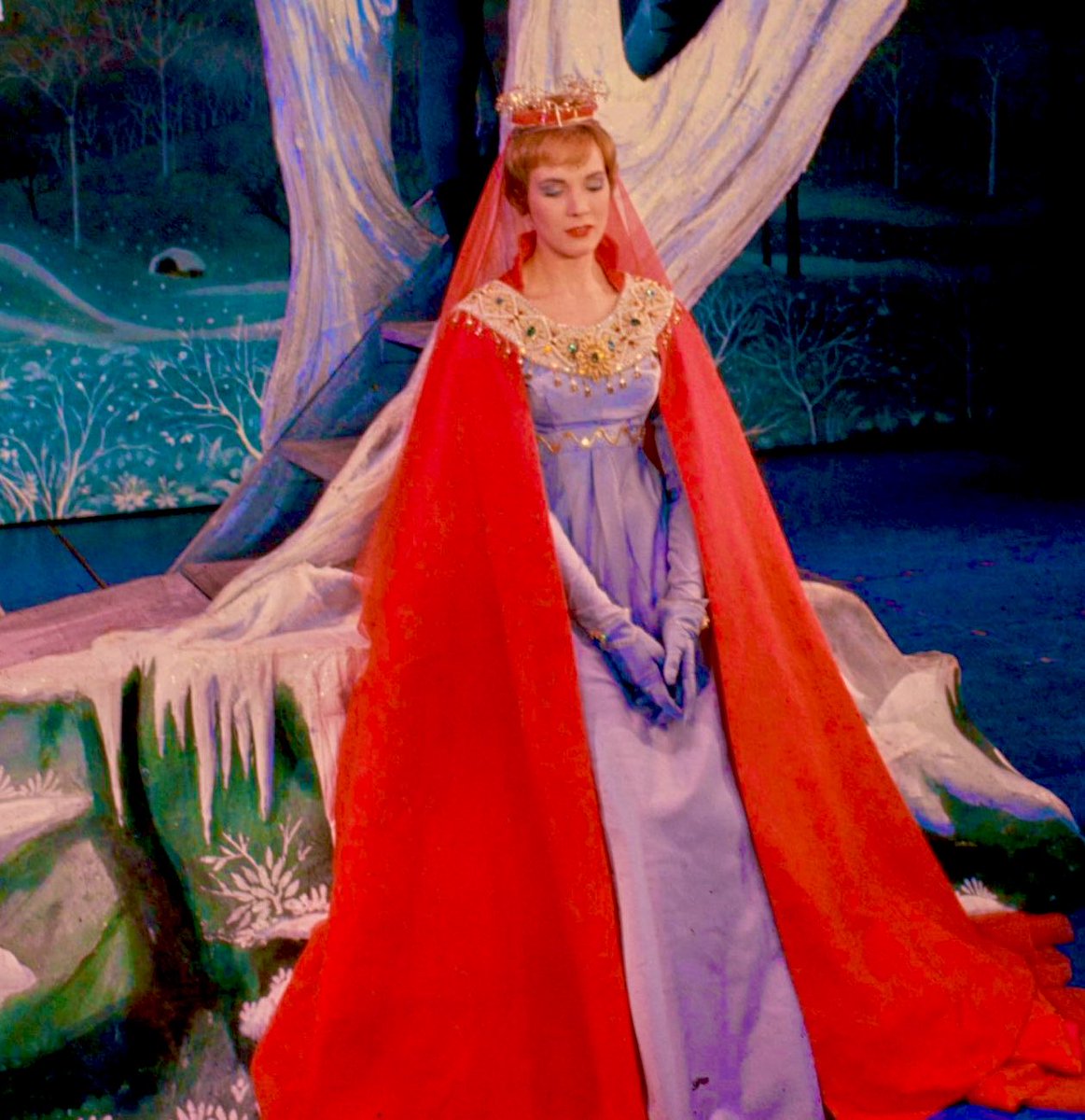 mariasrainer's tweet photo. julie andrews in ‘camelot’ on broadway, 1960s https://t.co/8DrswU6zUJ