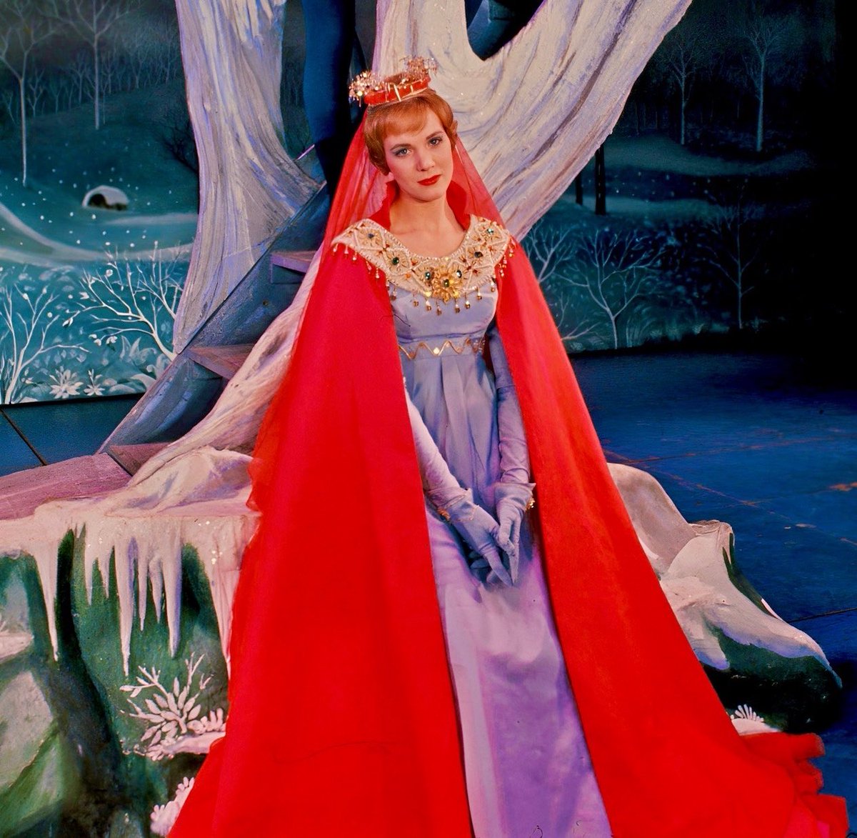 mariasrainer's tweet photo. julie andrews in ‘camelot’ on broadway, 1960s https://t.co/8DrswU6zUJ