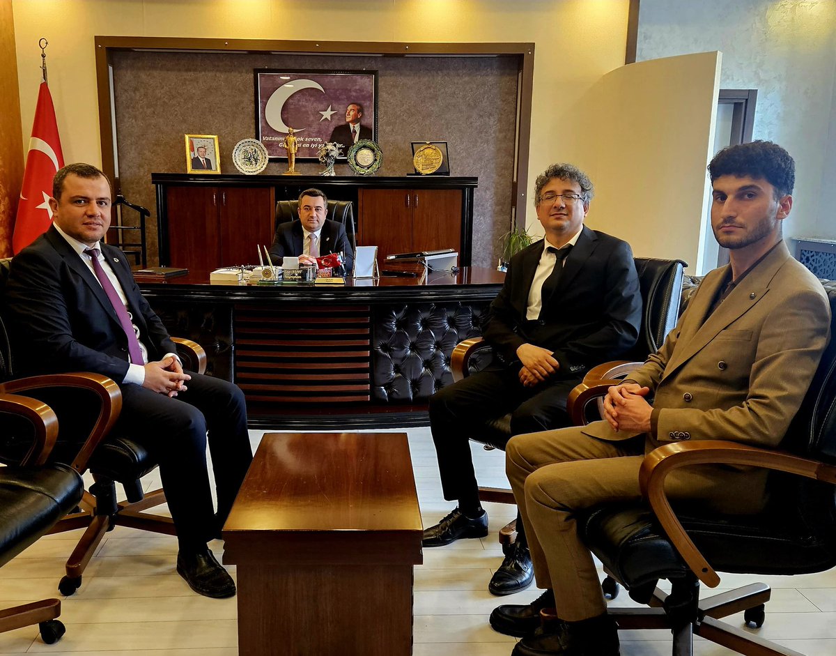 CekerekKaymakam's tweet photo. Çekerek Sosyal Güvenlik Kurumu Müdürü Sayın Samet AKTAŞ ve kurum personelleri ile birlikte İlçe Kaymakamımız Sayın Can KURT’u makamında ziyaret etti. https://t.co/IGRgmjSl8F