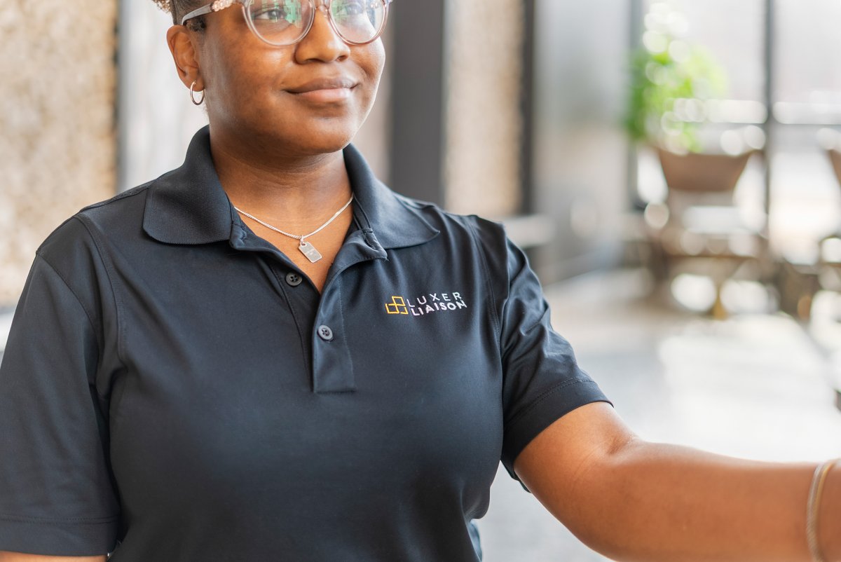 LuxerOne's tweet photo. From helping residents with deliveries to talking directly with carriers, Luxer Liaisons make day-to-day package management smoother for everyone. We handle the communication so your team can stay focused on everything else. 

Learn more ➡️  https://t.co/2kUSM5ibPB https://t.co/KKJbj0Edrm
