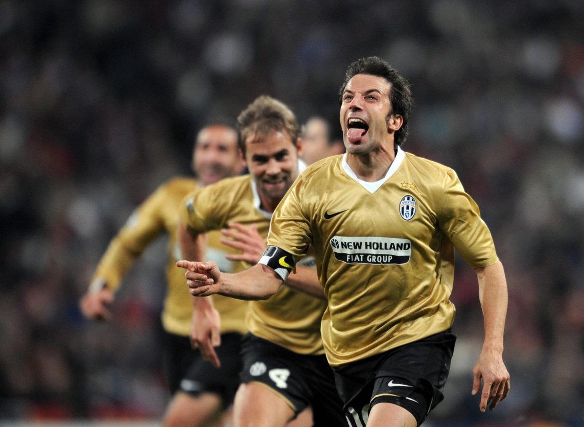 Copa90's tweet photo. Juve in gold just awakens something in us. https://t.co/QFCJChfryz