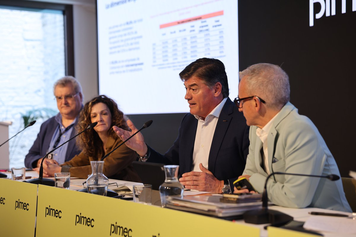AntoniCanete's tweet photo. El 2025 ha estat per @Pimec un any de resultats positius, de consolidació del creixement de la base associativa i d’assoliment de grans fites.

Ho hem explicat en el marc de l’Assemblea General de l’entitat, on també hem anunciat la creació d’un monument a Barcelona per reconèixer el paper de les pimes i emprenedors.

Gràcies, conseller @AlbertDalmau, per haver-nos acompanyat en la cloenda de l'Assemblea.

#FemGransLesPimes