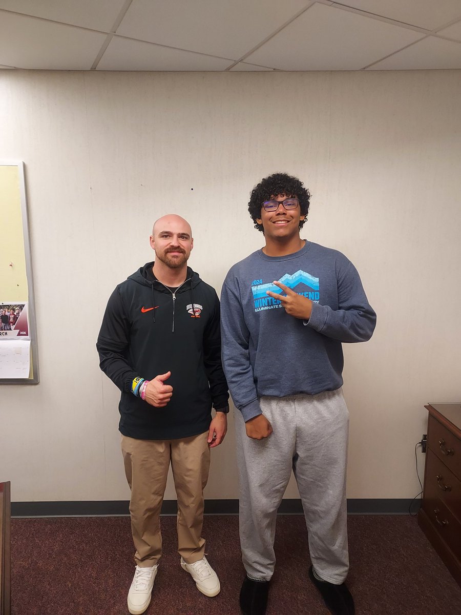 David1040637921's tweet photo. Thank you, @CoachJoeDeBonis, for stopping by Governor Mifflin today to talk to me and @JackMillerqb10. Excited for future connection. @SURiverHawksFB @gmhsfball #RiverHawks https://t.co/UwExsN3SWH