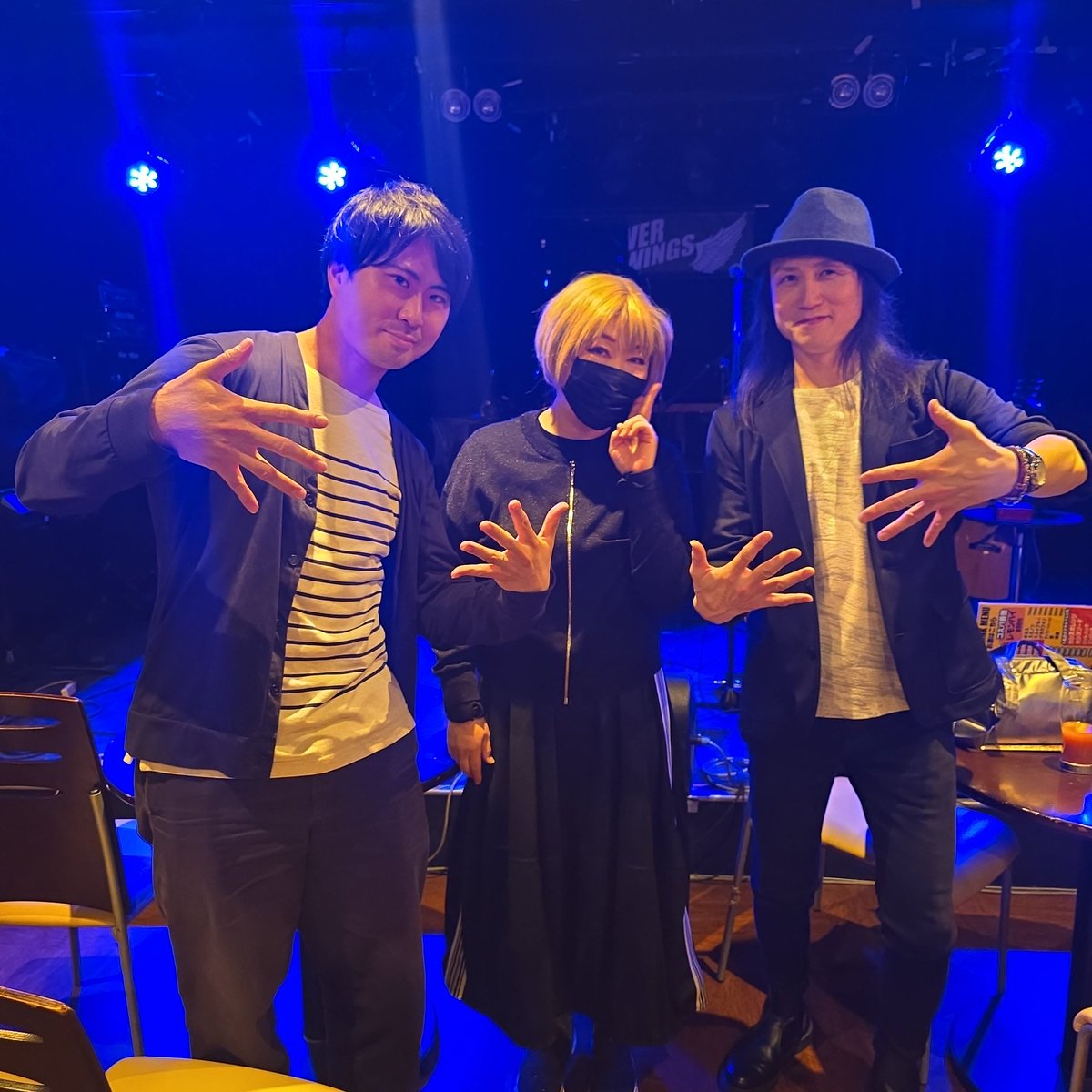 miko82153336's tweet photo. 今日は超久しぶりにライブを見に行きました😆💖もう楽しいし癒されたし目の保養😍にもなって💞
耳で素晴らしい音を聞き目で素晴らしい世界観を堪能しライブ後の楽しいお喋りに爆笑😆💣😂
ツージーさんオッチーさんとCeciliaREIさん最高過ぎました😆💞
#SilverWings https://t.co/NXd1JHYaOn