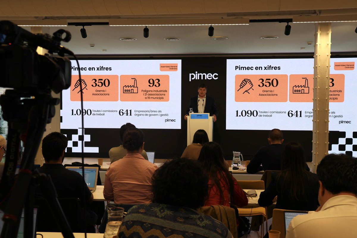AntoniCanete's tweet photo. El 2025 ha estat per @Pimec un any de resultats positius, de consolidació del creixement de la base associativa i d’assoliment de grans fites.

Ho hem explicat en el marc de l’Assemblea General de l’entitat, on també hem anunciat la creació d’un monument a Barcelona per reconèixer el paper de les pimes i emprenedors.

Gràcies, conseller @AlbertDalmau, per haver-nos acompanyat en la cloenda de l'Assemblea.

#FemGransLesPimes