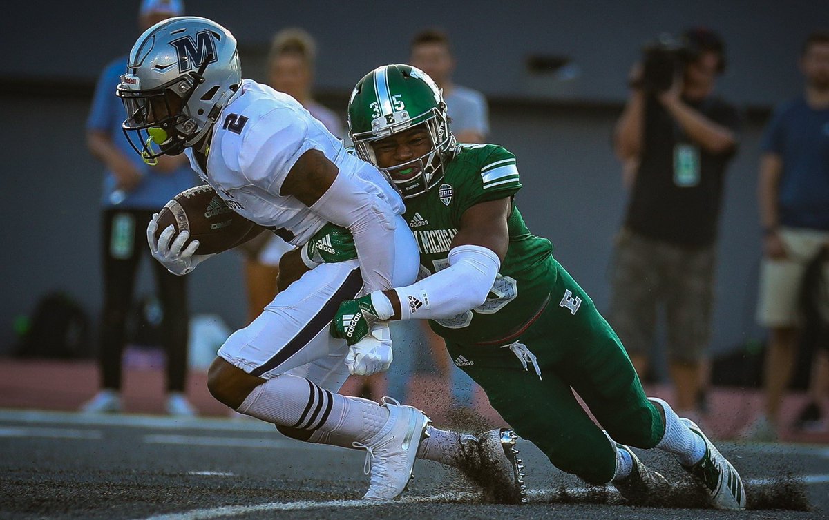 freddie_asm's tweet photo. A few shots from my time playing college football at Eastern Michigan University. 

What an experience it was to be able to live out my dream of not only playing college football, but playing at the Division 1 level. 

My goal is to help you live out your dreams as well. https://t.co/Zco7rK1LPt