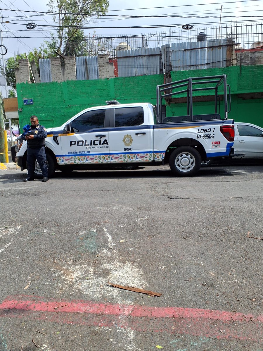 rcmontes's tweet photo. @UCS_GCDMX necesitamos apoyo de #asuntosinternos ya que Patrulla Lobo 1 MX925D6 de la @SSC_CDMX no quiere brindar el apoyo por un choque del @MetrobusCDMX. San Antonio Tomatlan 85, Penitenciaría, Venustiano Carranza, 15280, CDMX https://t.co/lFpg1L3kGo