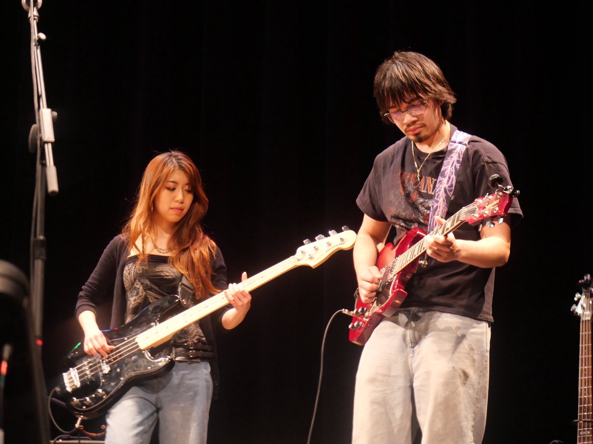 RBHS208's tweet photo. Thank you to everyone who came out to the Spring Rock Band Show! 🎸🥁🐾
Congrats to our musicians on an amazing performance, and a special shoutout to our seniors on their final show! #RB208Pride https://t.co/JMk0AmL3qs