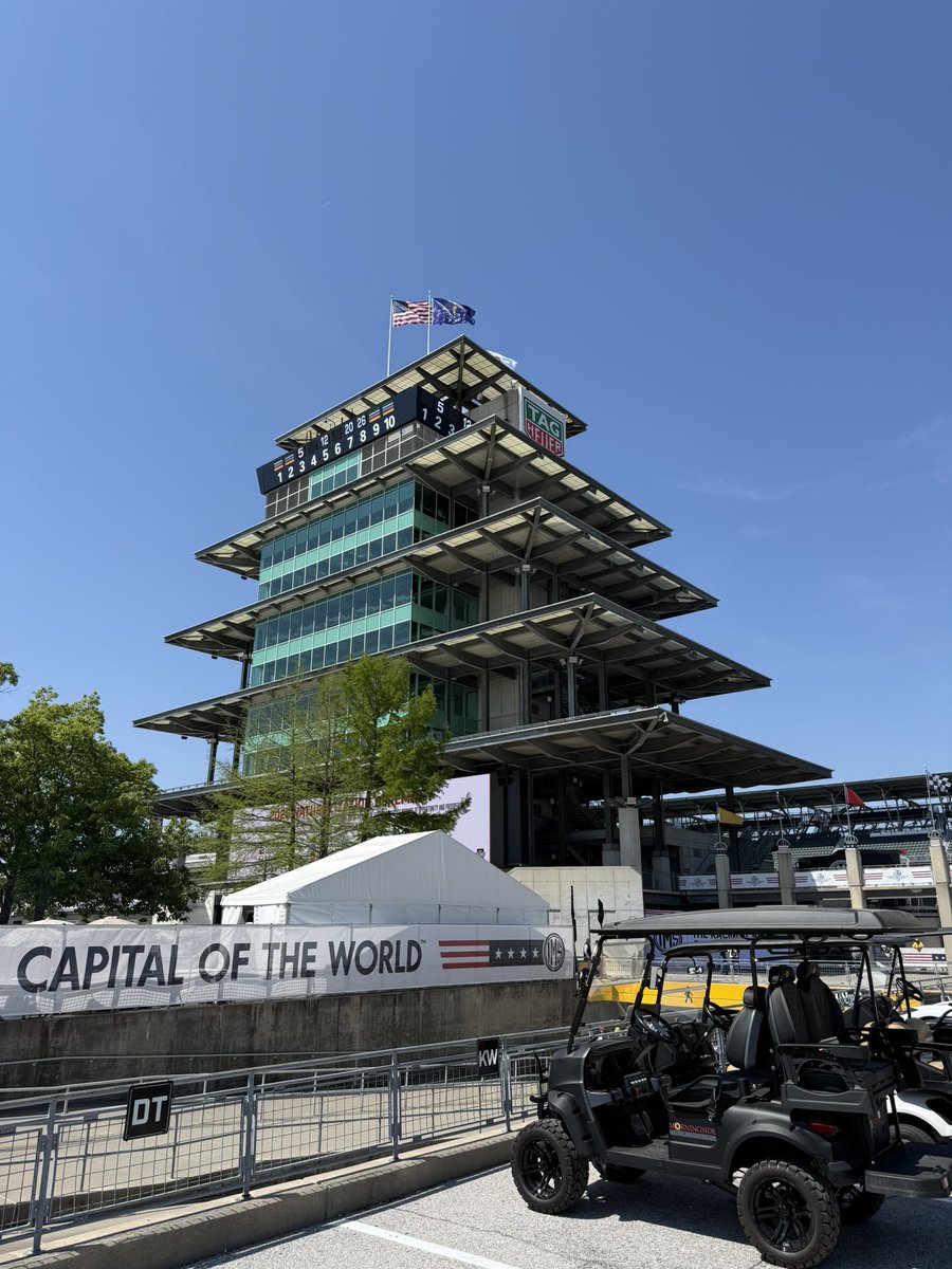dshaf's tweet photo. It’s even more May today! @IMS @SpeedwayPagoda #indy500 #practice1 https://t.co/PCm8f74jP0