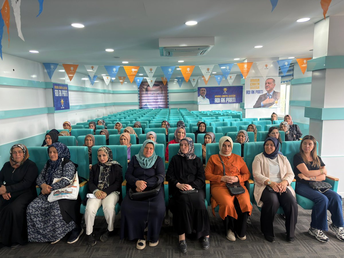 akkadin_siirt's tweet photo. AK Parti Haftalık Yönetim Toplantımızı gerçekleştirdik. 
Milletimize hizmet yolunda, istişare kültürümüzden güç alarak çalışmalarımızı kararlılıkla sürdürüyoruz. Ülkemizin her alanda daha güçlü yarınlara ulaşması için birlik ve beraberlik içinde durmadan çalışmaya devam edeceğiz https://t.co/4ricGQEu4D