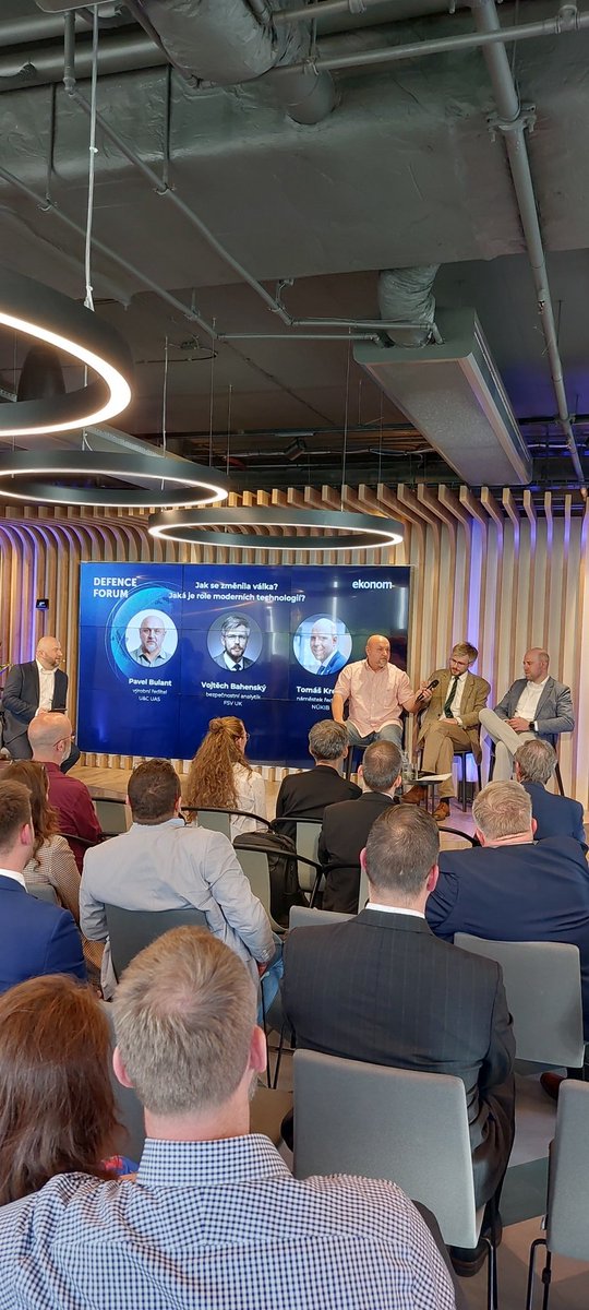 Ales_Mohout's tweet photo. @ekonom_cz #DefenceForum začíná druhý panel na téma, jak moderní technologie mění současné konflikty ⚔️ moderátor @martinpetricek a hosté Vojtěch Bahenský @FSV_UK, Tomáš Krejčí @NUKIB_CZ a Pavel Bulant #uc_uas https://t.co/jRdAa2ViwX