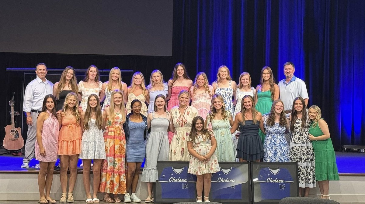 sadiesutton2029's tweet photo. My freshman year has come to a close. I was fortunate enough to play on varsity this year and am thankful for how much the experience helped me grow with my confidence! I appreciate my coaches for the time and dedication they put into our team 💙🥎

Final stats:

At the Plate:
125 At Bats
48 hits
13 doubles
2 Home Runs
29 RBI
9 K's
.384 Batting Average

In the circle:
56 Innings pitched
6-1 record
2 saves
48 K's
13 BB
3.75 ERA
1.41 WHIP
.276 BAA

@outfronthitting 
@fosterfastpitch 
@chelsea_hsSB 
@FirecrackerMoon