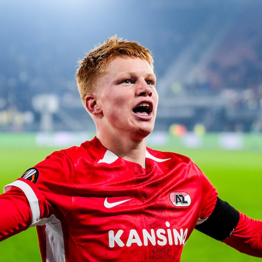 UnitedStandMUFC's tweet photo. 🚨 Man United's top-end midfield shortlist - around £80 million - includes the following names... [@ChrisWheelerDM, @NathSalt1]

🇳🇱 Kees Smit (AZ)
🏴󠁧󠁢󠁥󠁮󠁧󠁿 Elliot Anderson (Nottingham Forest)
🇸🇳 Carlos Baleba (Brighton)
🏴󠁧󠁢󠁥󠁮󠁧󠁿 Adam Wharton (Crystal Palace)
🇮🇹 Sandro Tonali (Newcastle)
🇫🇷 Aurelien Tchouameni (Real Madrid)