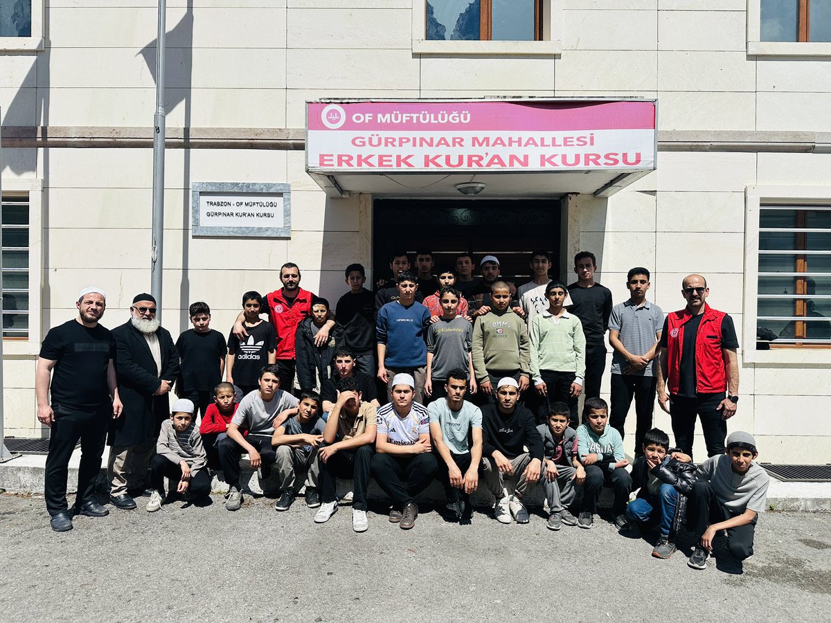 GSB_OFGM's tweet photo. Bugünkü adresimiz Gürpınar Erkek Kur’an Kursu. 🤍

Oyunlar oynandı, bol muhabbet edildi; birlikte güzel anılar biriktirdik. 🌿✨
Samimiyetin ve kardeşliğin hissedildiği çok güzel bir gündü.

#MerkezimHerYerde #GençlikMerkezi #Muhabbet #Kardeşlik https://t.co/obNdZe4Lqn