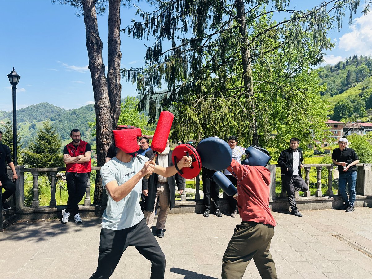 GSB_OFGM's tweet photo. Bugünkü adresimiz Gürpınar Erkek Kur’an Kursu. 🤍

Oyunlar oynandı, bol muhabbet edildi; birlikte güzel anılar biriktirdik. 🌿✨
Samimiyetin ve kardeşliğin hissedildiği çok güzel bir gündü.

#MerkezimHerYerde #GençlikMerkezi #Muhabbet #Kardeşlik https://t.co/obNdZe4Lqn