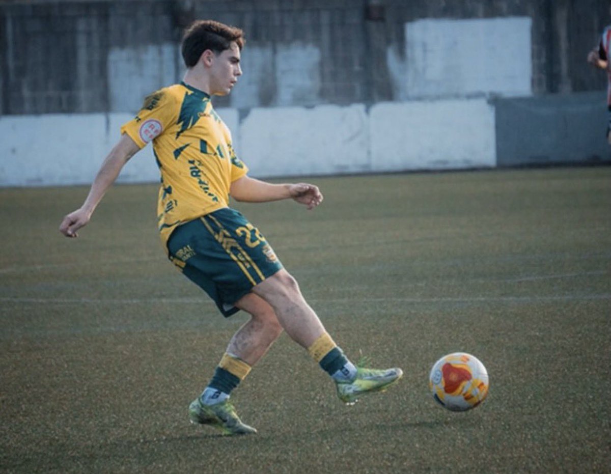teamkicker_es's tweet photo. ๐๐๐๐-๐๐
๐
โ
๐ฅ
Nuestros jugadores @raulfloria_, Moha Gaye, @snick_guzman y @hug8ruiiz disputarรกn la primera ronda del play-off de ascenso a Segunda Federaciรณn๐ฅ
ยกMucha suerte!๐
#WeAreKicker | #TeamKicker https://t.co/jaVb3JbMUF