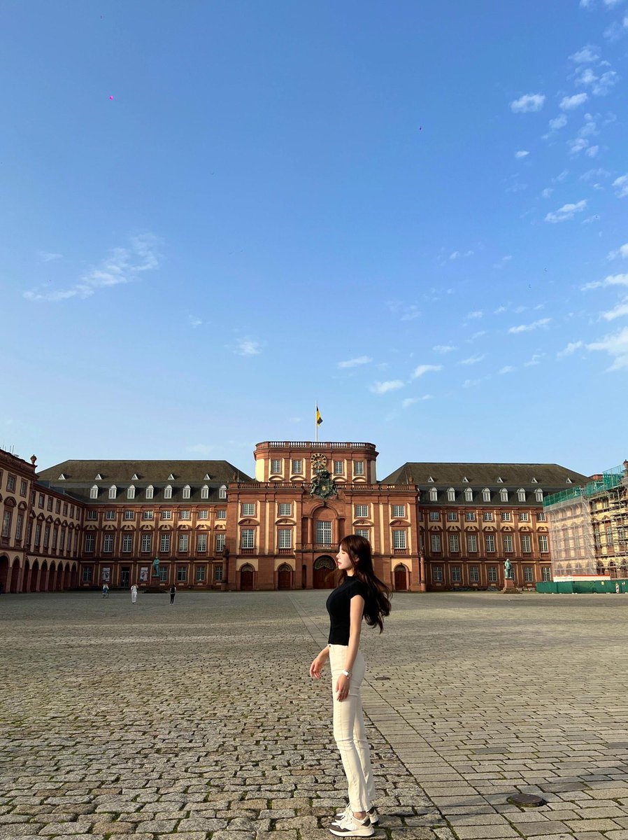 SweetDorothy8's tweet photo. Mannheim Business School https://t.co/XD015j0ULO