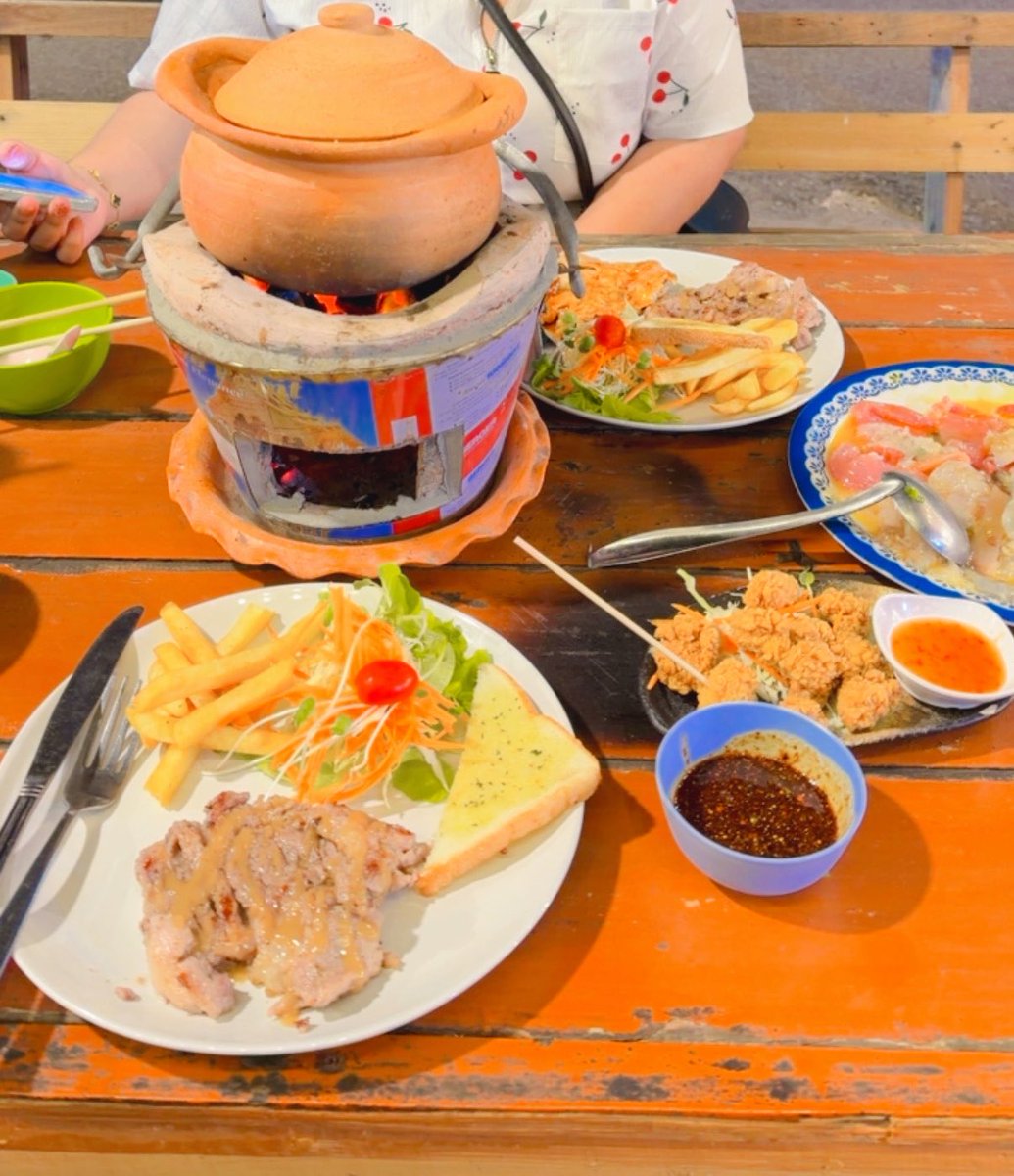 fanta_203's tweet photo. 🐷🍲เบื่ออ่ะเบื่อแม่งทุกสิ่งทุกอย่าง
#สมุทรสงคราม
  #อัมพวา 
   #แม่กลอง https://t.co/NmGVhGBMeP