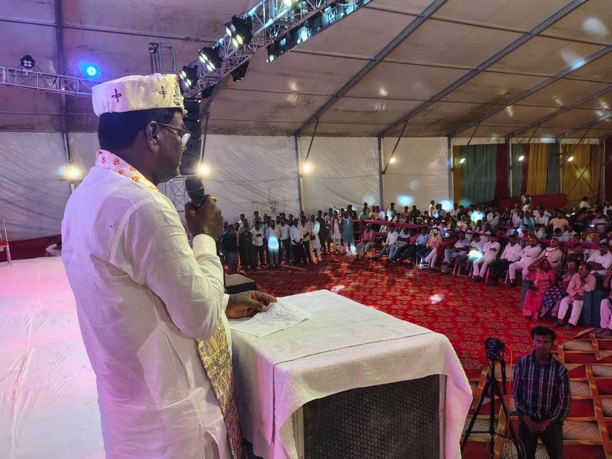 दरभंगा जिला अंतर्गत लोरिक धाम बन्डिहुली, बहेड़ी में आयोजित लोरिक मेला महोत्सव में सम्मिलित होकर दीप प्रज्ज्वलित कर मेला का शुभारंभ किया। इस अवसर पर दरभंगा के माननीय सांसद श्री गोपाल जी ठाकुर, मेला अध्यक्ष संतोष यादव,राजीव कुशवाहा,रामदयाल दास जी सहित पदाधिकारीगण भी मौजूद थे।