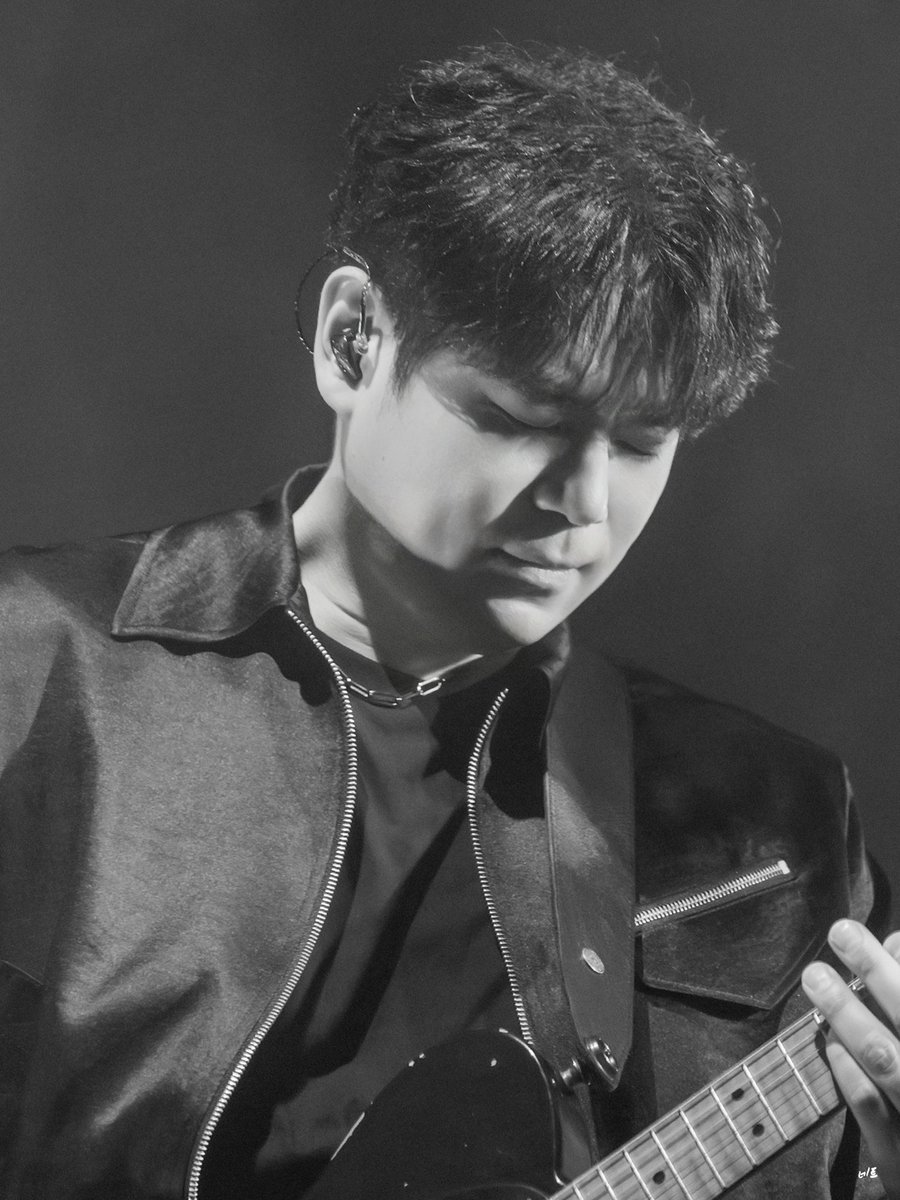 nette_nell's tweet photo. 𝙃𝘼𝙋𝙋𝙔 𝙅𝙆 𝘿𝘼𝙔 🎸⋆⭒˚｡⋆

260509 NELL’S SEASON 2026 〈UNLEASH〉 ‘X’ Release Concert

#NELL #넬 #이재경 https://t.co/ThrrTfW4Ar