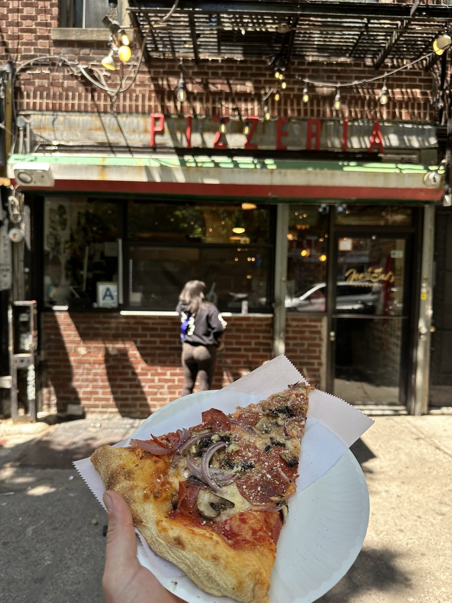 stryk_'s tweet photo. Pizza ам ам https://t.co/Gz0xJhw6US