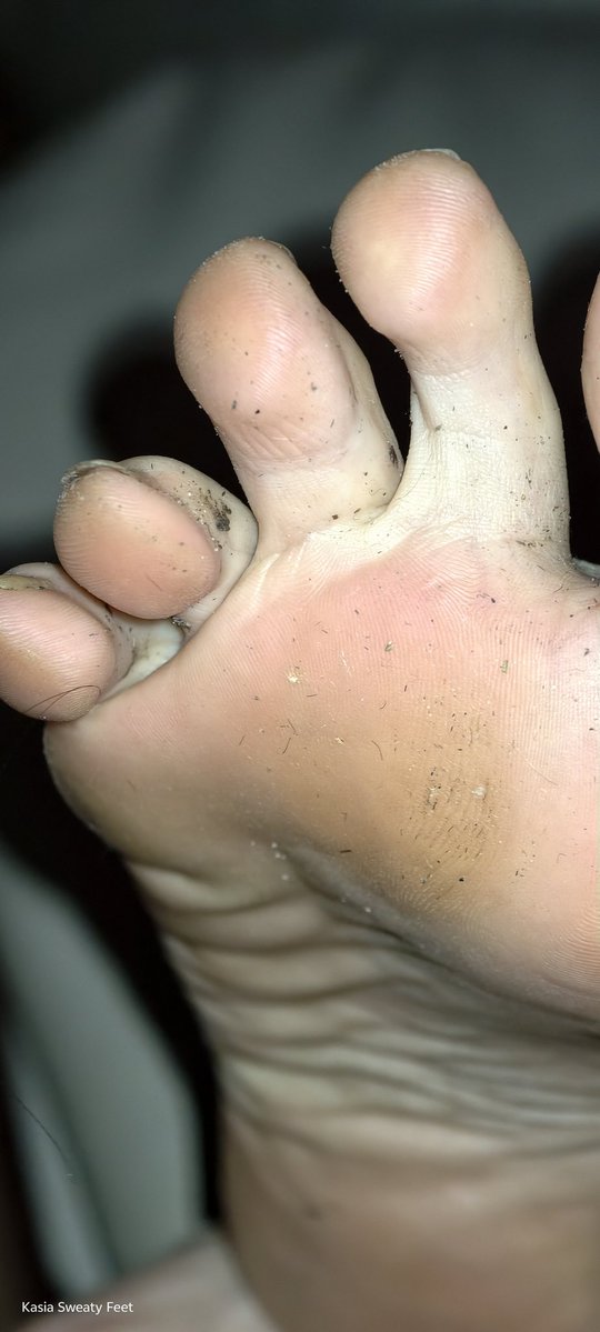 Kasia Sweaty Feet👣14K tweet media