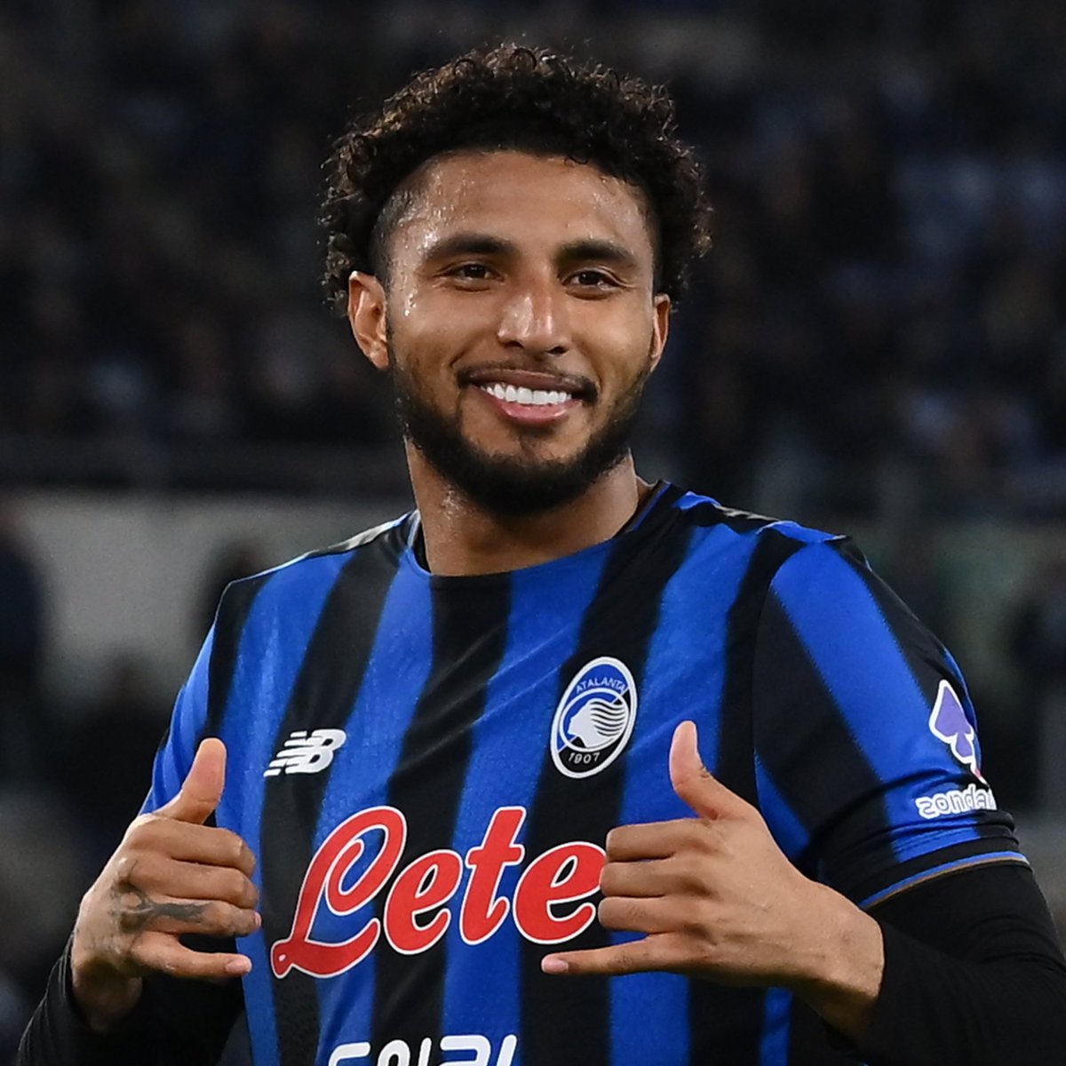 UnitedStandMUFC's tweet photo. 🚨 The mid-range midfield shortlist - around £40 million - features names such as... [@ChrisWheelerDM, @NathSalt1]

🇧🇷 Ederson (Atalanta)
🏴󠁧󠁢󠁥󠁮󠁧󠁿 Alex Scott (Bournemouth)
🇵🇹 Mateus Fernandes (West Ham)
🇺🇸 Tyler Adams (Bournemouth) https://t.co/rFk39qF7Vk